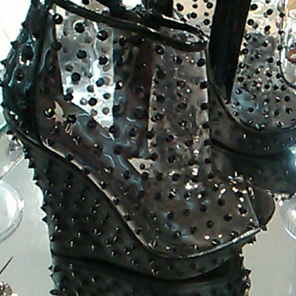 Shoes - Picture 4 of 7